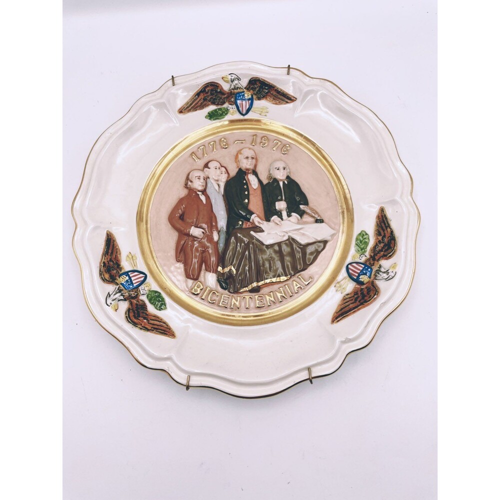 Bi-Centennial Collectors Plate 1776-1976 w/ wall hanger